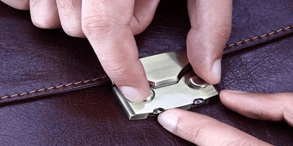 نحوه باز کردن قفل رمزدار کیف اداری