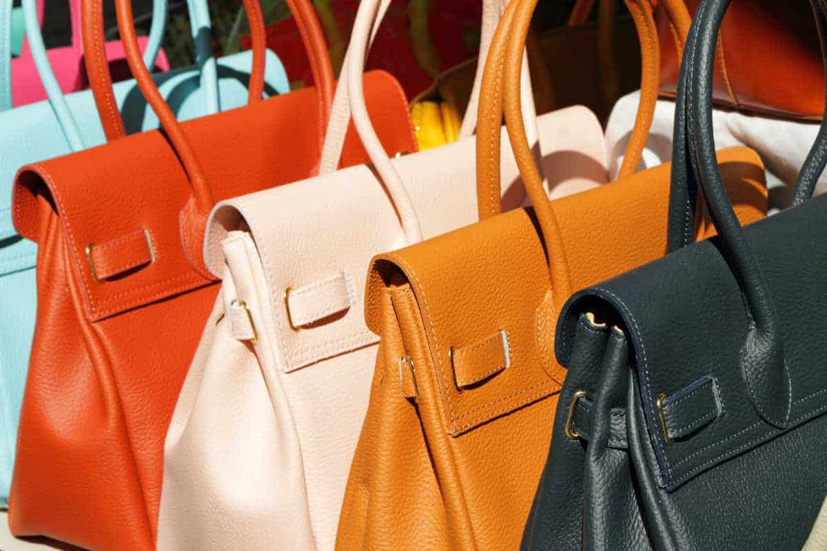 رنگ بندی کیف ‌های چرم طبیعی و مصنوعی